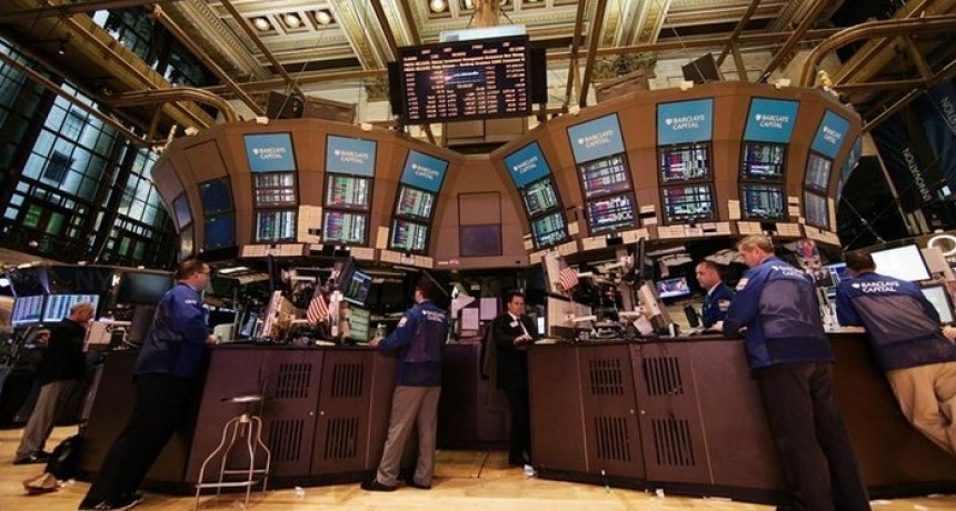  Wall Street cerró en alza y el Nasdaq en máximo récord