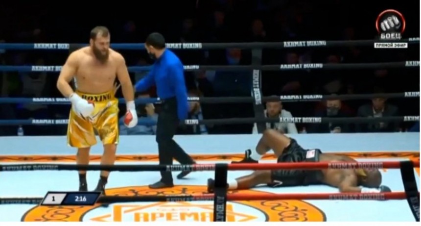  Richard Lartey fue dejado fuera de combate por KO