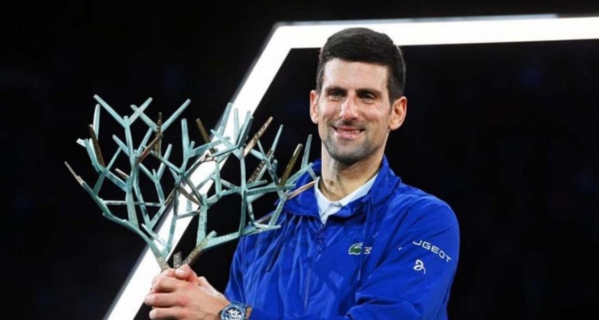 Novak Djokovic le ganó en París a Daniil Medvedev