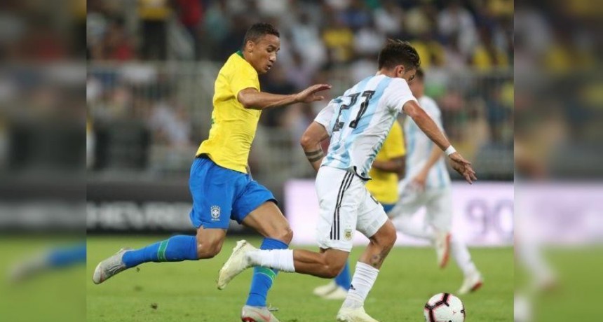 Argentina en busca del boleto a Qatar recibe a Brasil