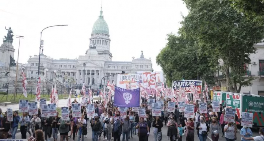 Mujeres volvieron a movilizarse contra las violencias en todo el País
