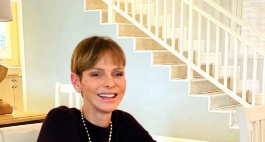 Charlene de Mónaco internada