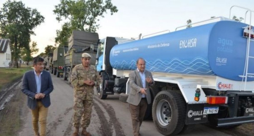 Se distribuye agua en los departamentos San Martín y Rivadavia