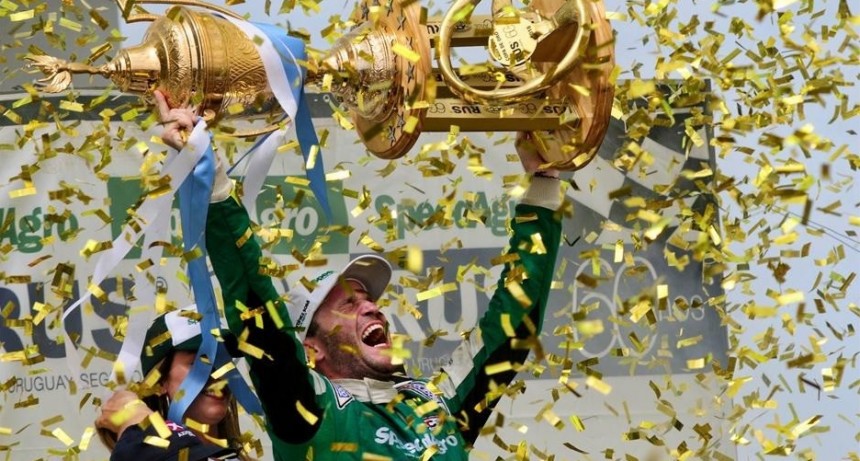 Agustín Canapino se quedó por tercer año consecutivo con el campeonato del TC