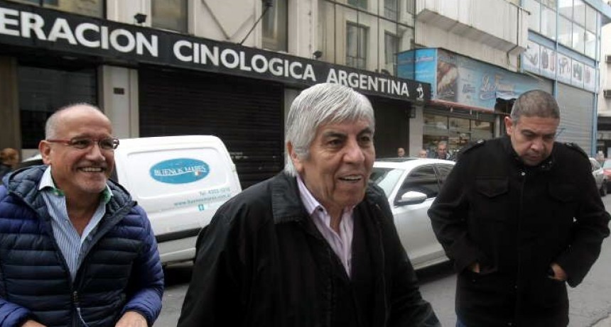 El sindicato de Moyano exige nuevas paritarias y bono de fin de año