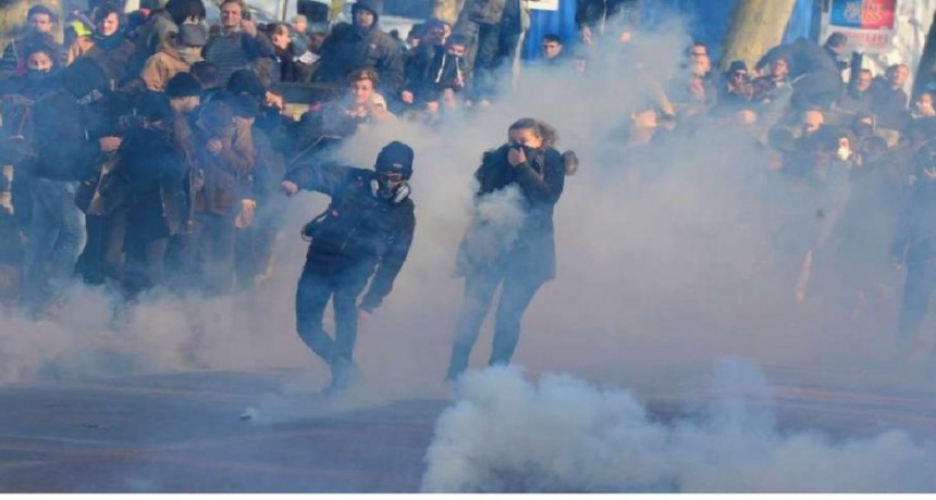 En Francia más de un millón de personas protesta contra Emmanuel Macron