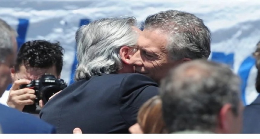 Elogian el abrazo de Macri y Fernández en Lujan