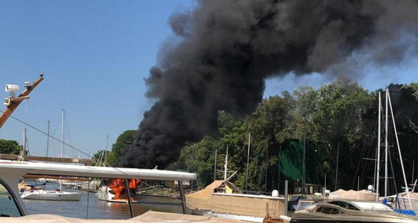 Se incendia el club náutico Yacht Club Argentino