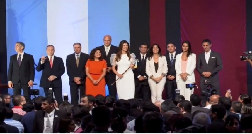 La Intendenta Bettina Romero le tomó juramento a su gabinete