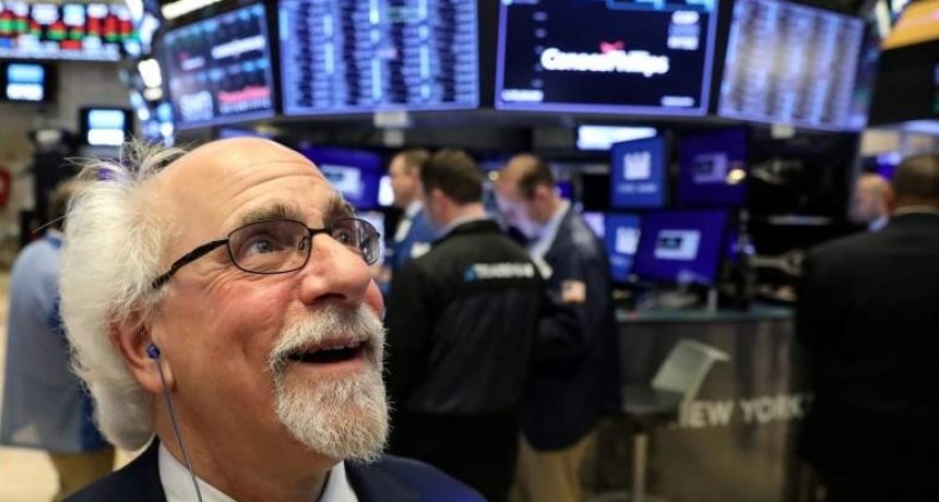Wall Street cierra con ligeras pérdidas, centrado en la guerra comercial