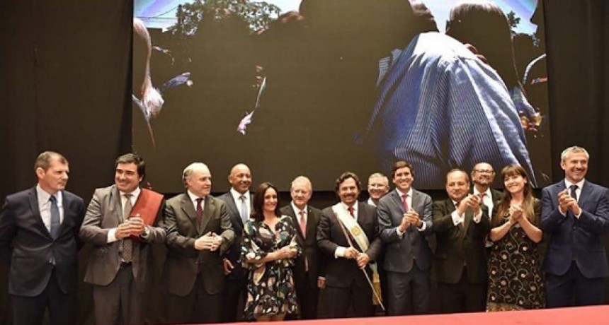 Gustavo Sáenz otorga 40 nombramientos de secretarios