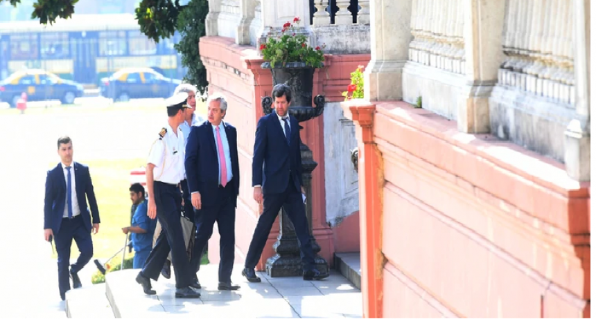 Alberto Fernandez en su segundo día como presidente