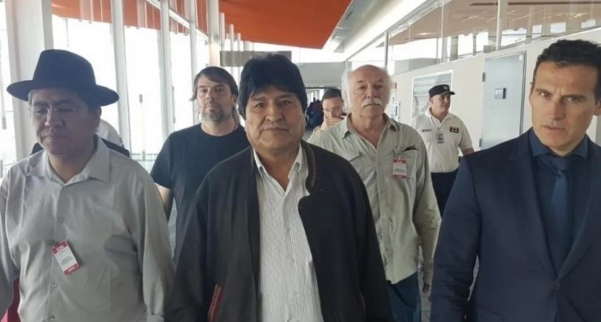 Evo Morales llegó a la Argentina y se quedará como refugiado político