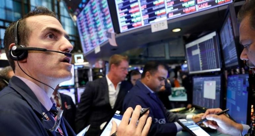 Wall Street vuelve a cerrar en récord por datos chinos y acuerdo comercial