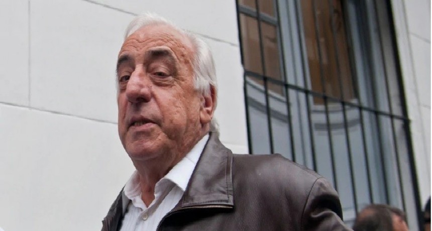  Roberto Fernández salió de la UTA escoltado por la Policía