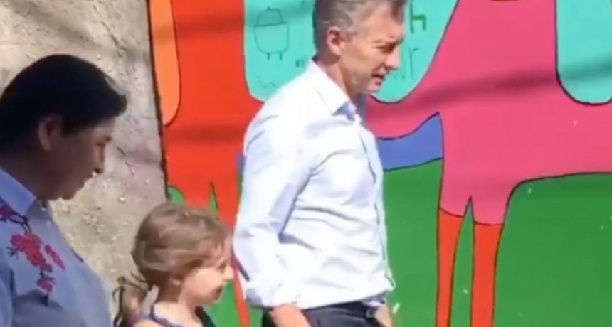 Mauricio Macri visitó hoy el comedor Los Piletones