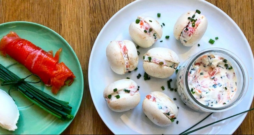 Macarons de champiñones con queso y salmón