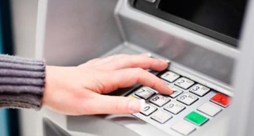 Nuevo impuesto a las empresas por retirar efectivo de los bancos