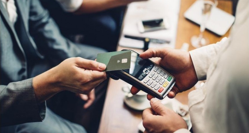 Las tarjetas de crédito y débito bajarán las comisiones