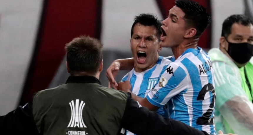 Racing se metió en Cuartos al eliminar al campeón 