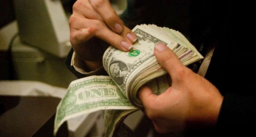 El dólar blue cerró estable en $153 para la venta