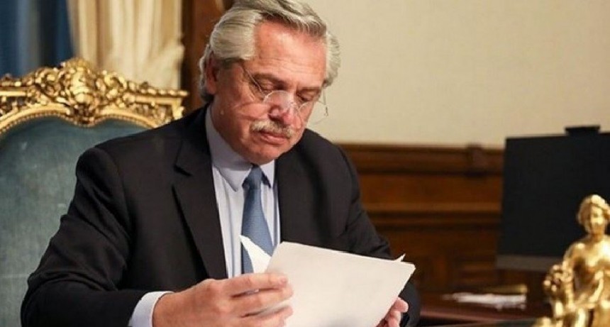 Fernández evalúa suspender durante un año las PASO