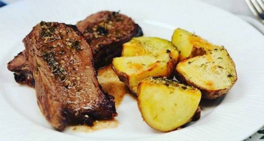 Churrasco de carne vacuna con papas