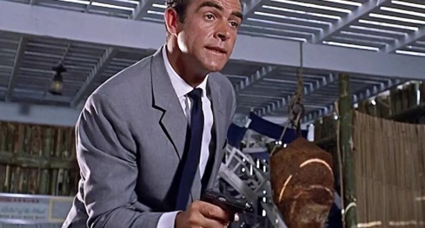 Pagan un cuarto de millón por legendaria arma de James Bond