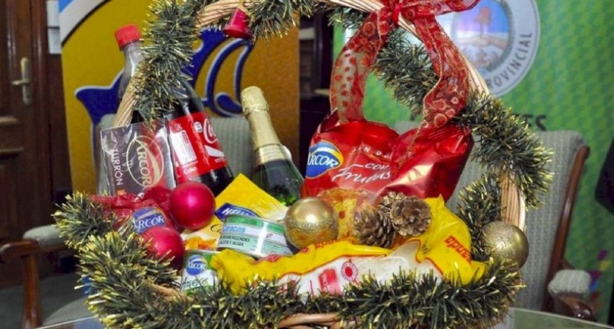 Canastas navideñas a la venta por $250