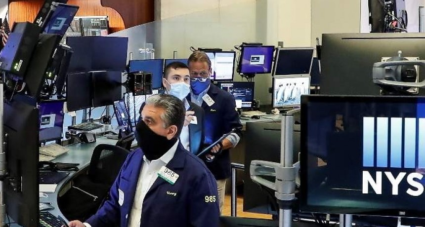 Wall Street arrancó la semana con bajas moderadas