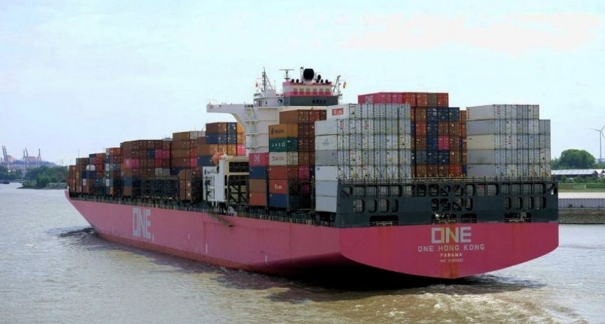 Un buque pierde 2.000 contenedores cargados