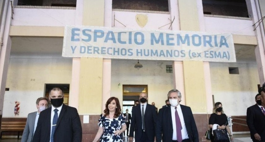 El Presidente y la Vicepresidenta juntos en la ESMA