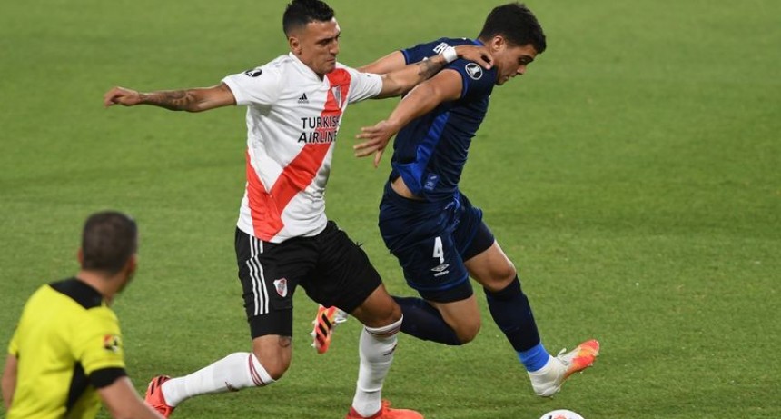 River le ganó a Nacional por 2-0 y tiene un pie en semifinales