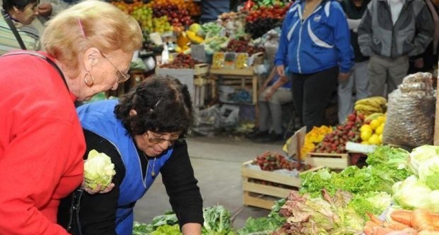 Una familia necesitó 51.776 pesos para no ser pobre