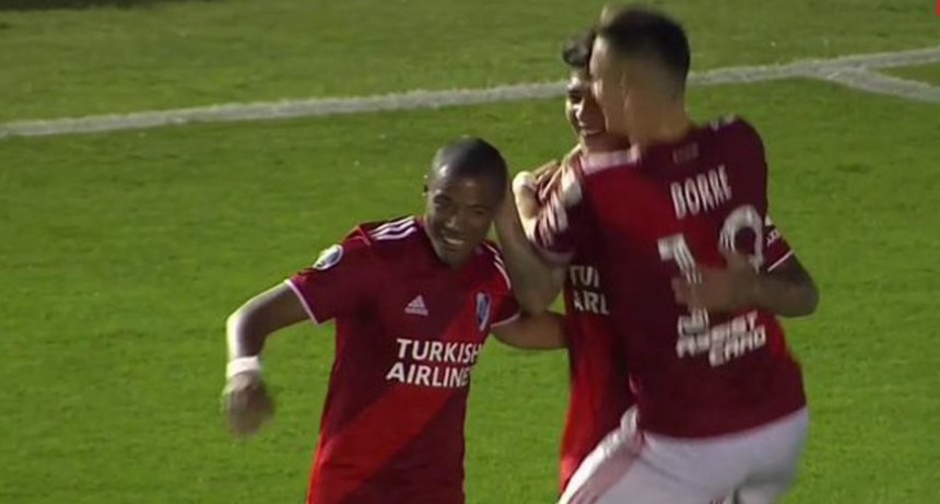 River golea en Uruguay y se mete en semifinales EN VIVO