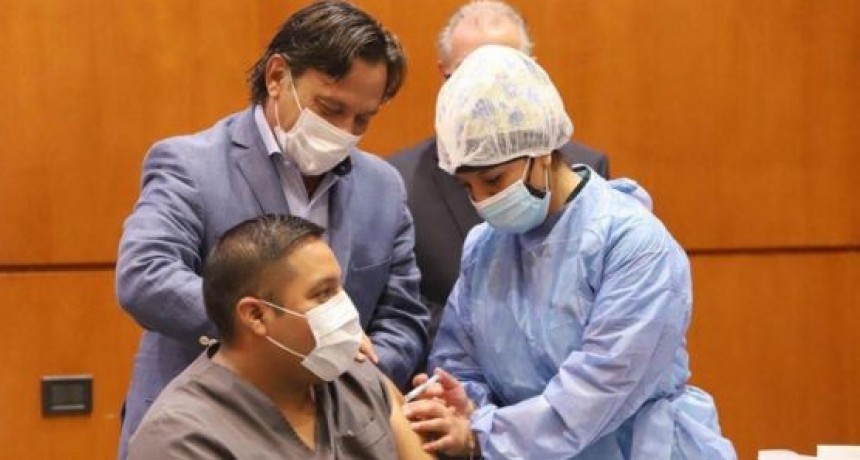 Sáenz encabezó el inicio del operativo de vacunación contra el COVID-19  