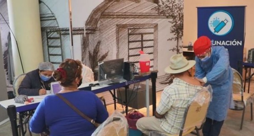 Reducen plazo para dar refuerzo de la vacuna del COVID-19
