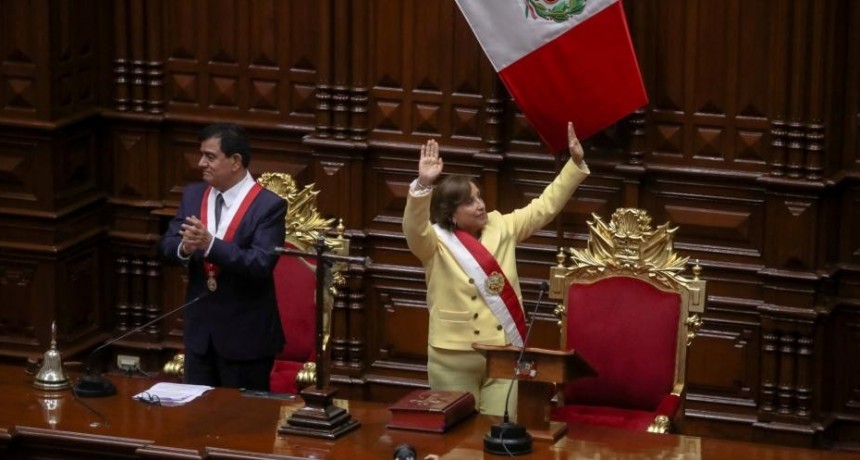 Dina Boluarte asume como la primer presidenta mujer de Perú