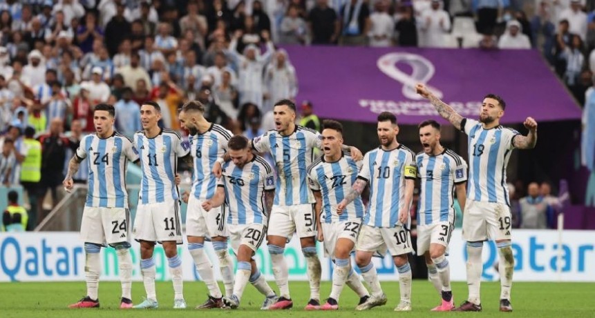 Argentina va choca con Croacia todo de blanco