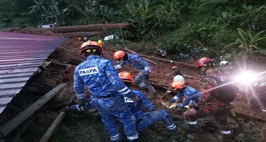 Malasia desprendimiento de tierra deja 16 muertos y 17 desaparecidos