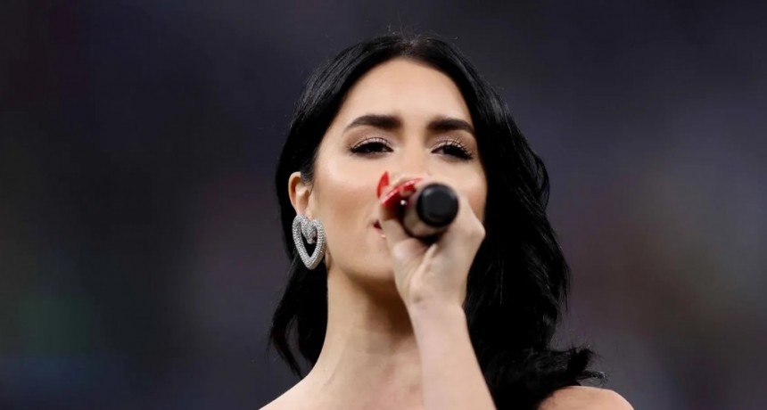 Lali Espósito cantó el Himno Nacional 