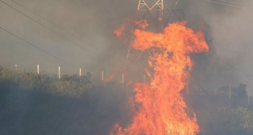 Incendio en Viña del Mar ya quemó al menos 500 casas