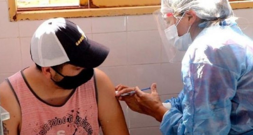 Mayores de 18 años disponen quinta dosis de la vacuna contra COVID-19