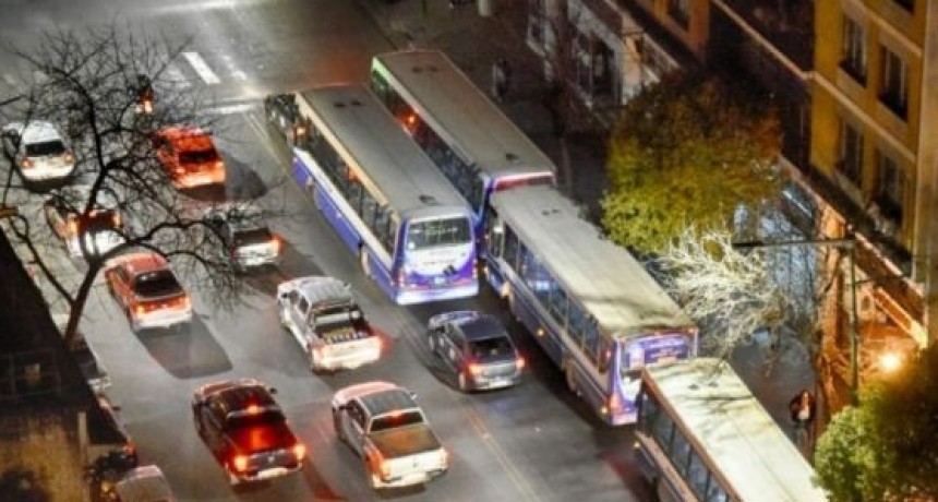 Los colectivos urbanos inician la reducción del servicio