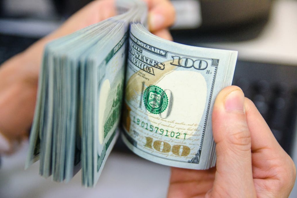 El dólar blue cerrò en alza al cierre de la semana