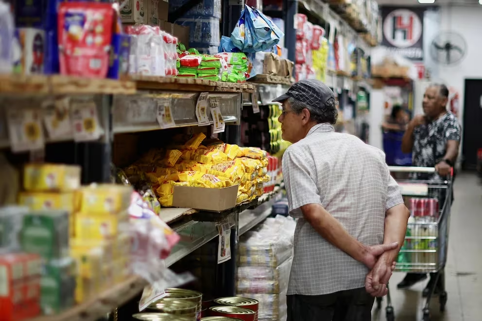 El ajuste lleva al consumo en caída libre