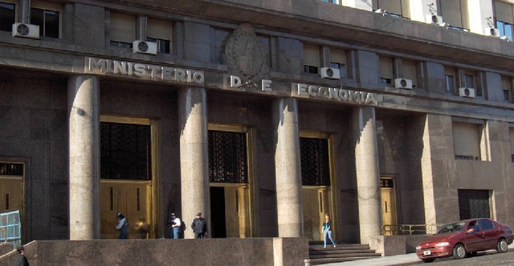 El Tesoro colocó deuda por $33.000 millones y amplía su cobertura